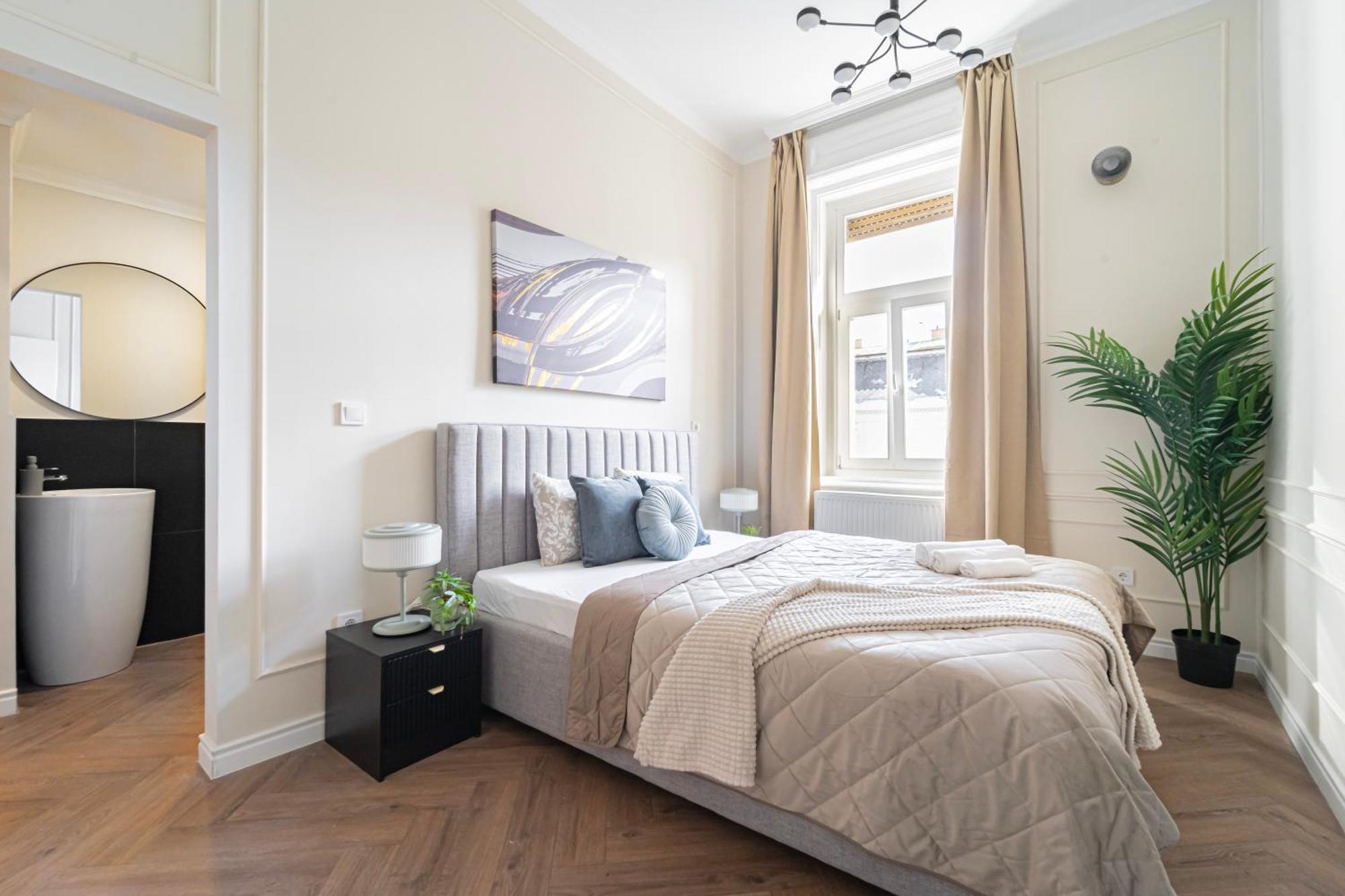 Luxurious Prestige On The St Stephen Road