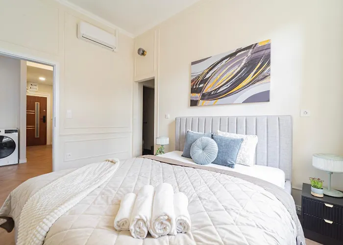Luxurious Prestige Apartment On The St Stephen Road