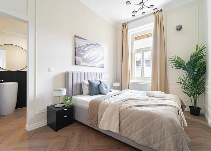 Luxurious Prestige Apartment On The St Stephen Road