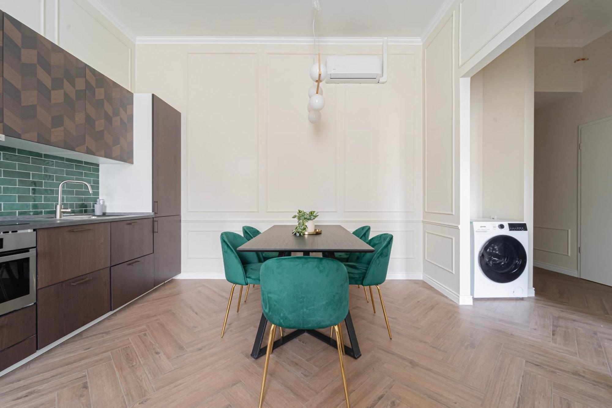 Luxurious Prestige On The St Stephen Road Apartment